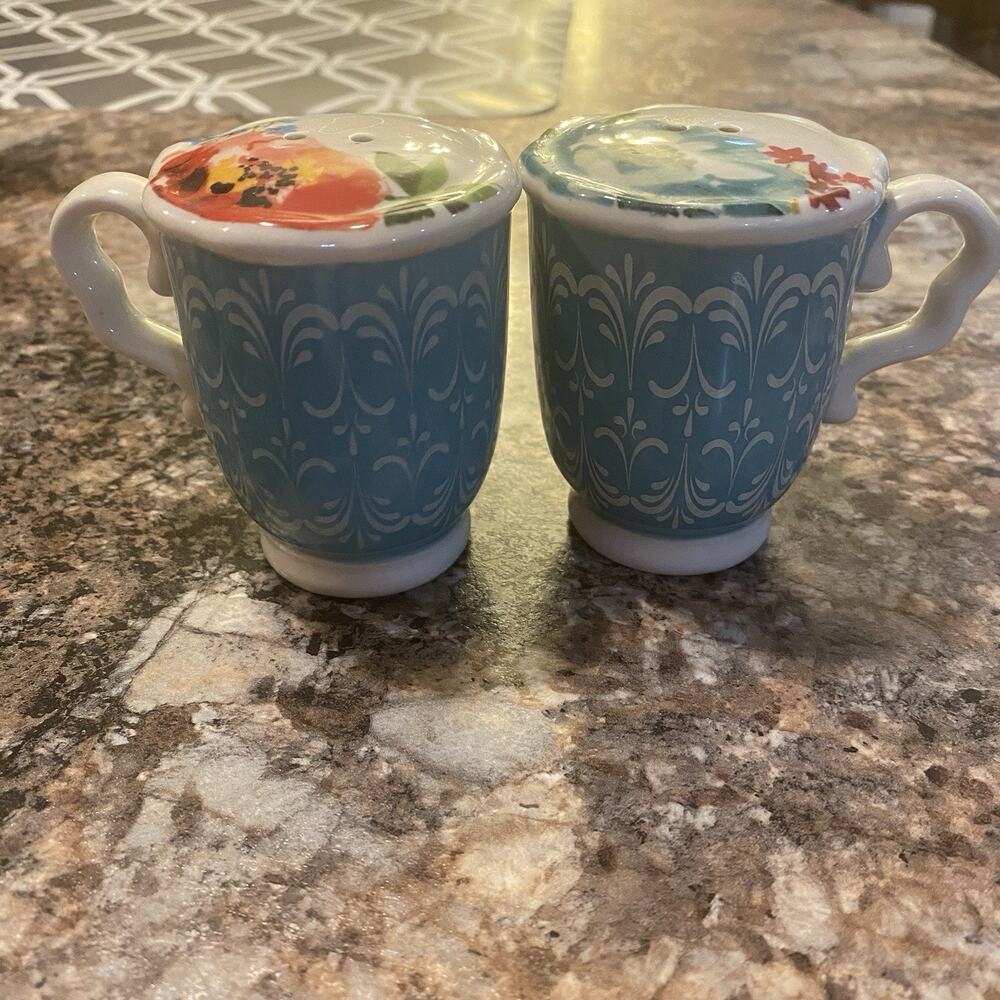 The Pioneer‎ Woman  Melody Floral Blue Ceramic Teacup Salt And Pepper Shaker Set